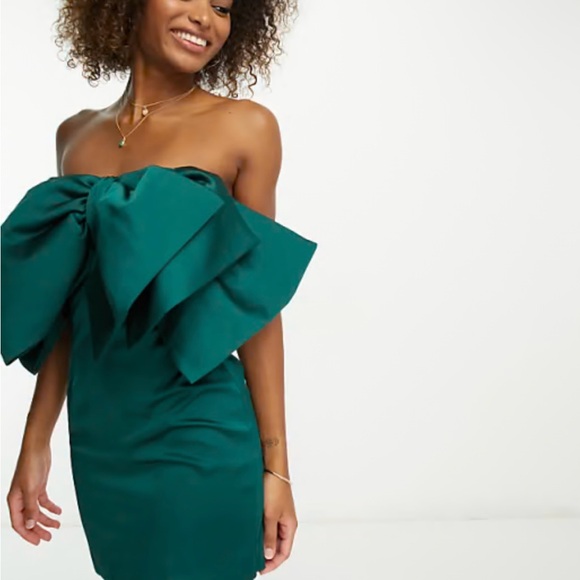 Ever New Dresses & Skirts - Elegant Green Off-Shoulder Dress